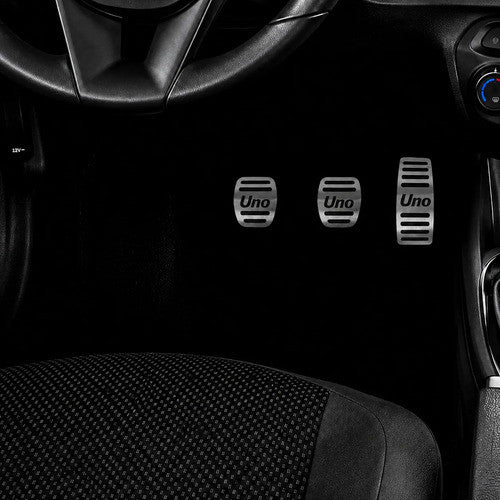 Kit Grade Cinza Com Emblema Cromado e Pedaleira e Soleiras Baixo Relevo em Inox Fiat Uno Mille 05 a 13